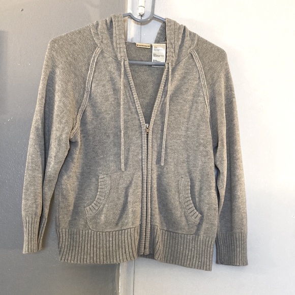 Super Cute & Comfy Gray Zip Up Crop Sweater w/ Hood & Pockets Size Large - Picture 9 of 9